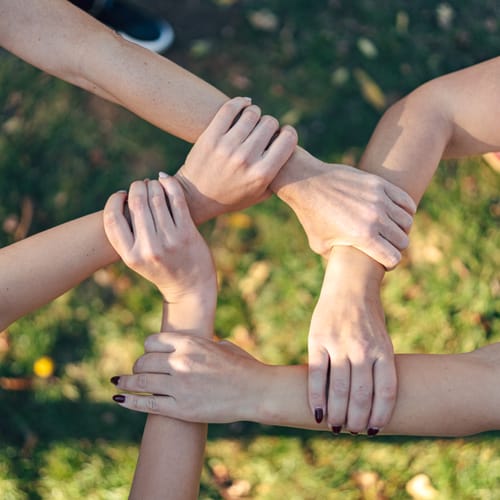 момиче с дрон