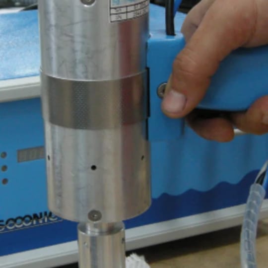 Ултразвуково рязане на тъкан и нетъкан текстил