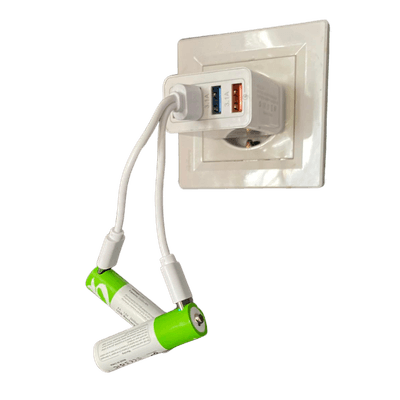 Две AA батерии се зареждат директно от USB контакт с Type-C кабел