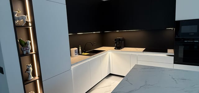 белите къщи отвъре