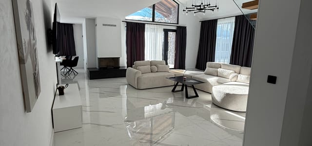 белите къщи отвъре