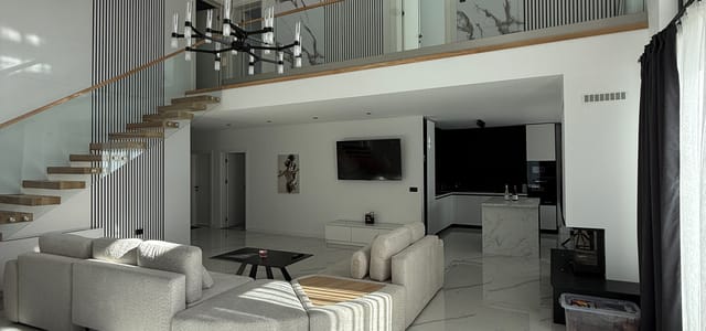 белите къщи отвъре