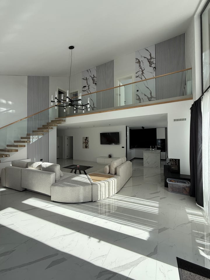 къща отвътрре