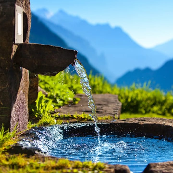 минерален извор