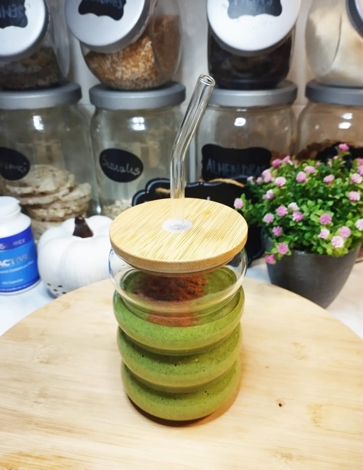 🥤 Детокс смути с авокадо, банан и зелени листа