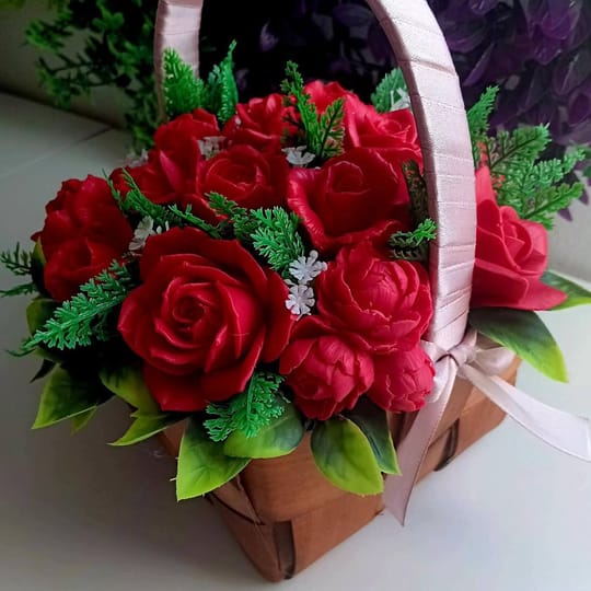 Кошница с рози от сапун 