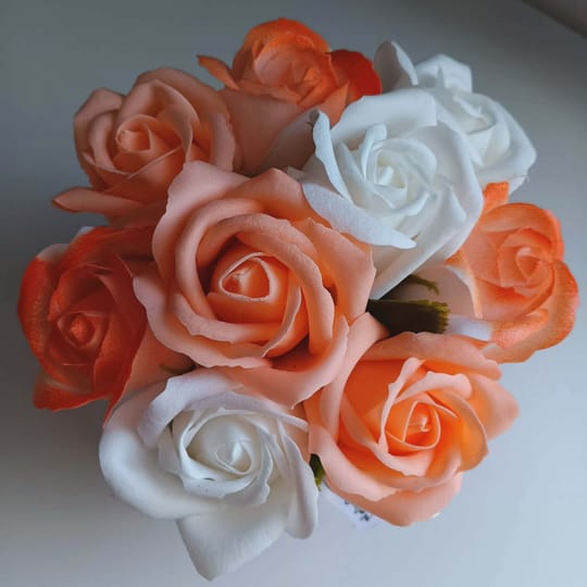 Букет с рози от пластичен сапун "Оранжеви мечти"