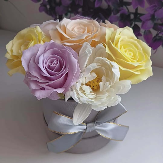 Букет от пластичен сапун "Лилава мечта"