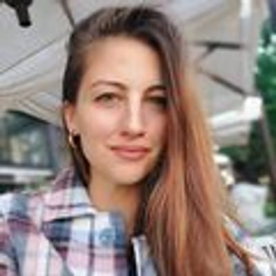 Камелия Николова