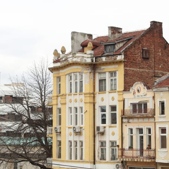 Лазовата къща