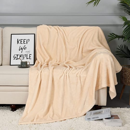 Пухкаво одеяло в бежово 150/210