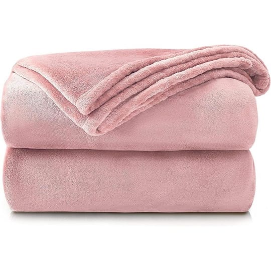Пухкаво одеяло в пепел от рози 200/210