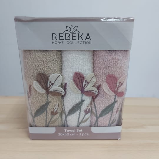 3 броя кърпи с бродерия ЛИСТА в кутия