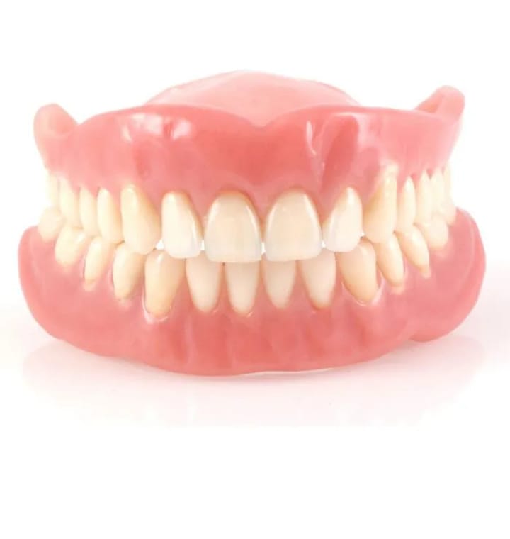 Снимка на горна и долна тотална протеза 