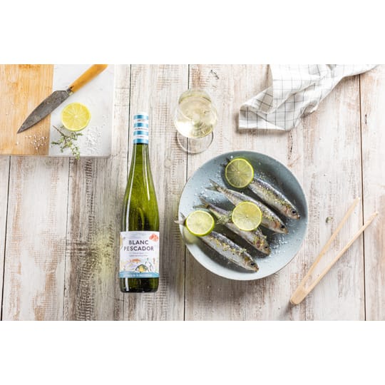 Бяло вино Blanc Pescador с храна