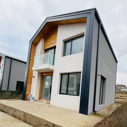 стилна и уютна еднофамилна къща