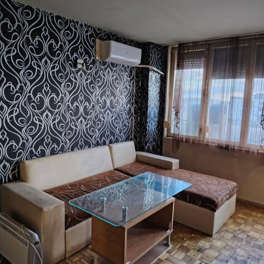 Продава се южен двустаен апартамент в централна градска част