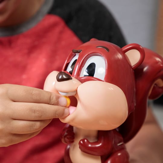 GOLIATH Игра Хрупкащият Хари