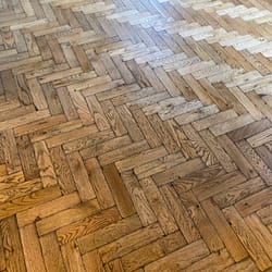 solid floor herringbone pattern