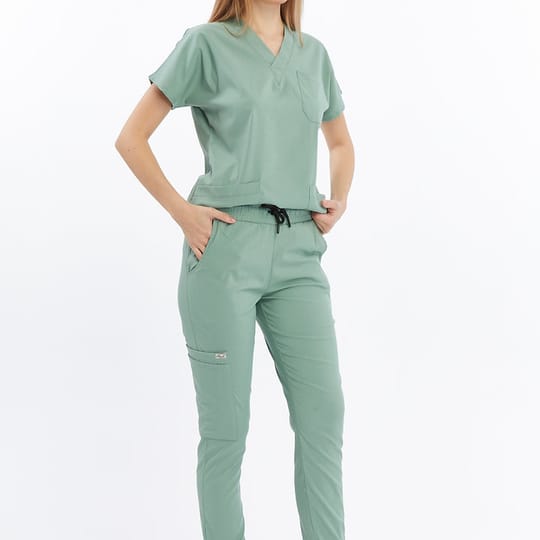 бадемово зелен