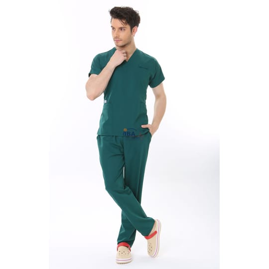 Тъмнозелен