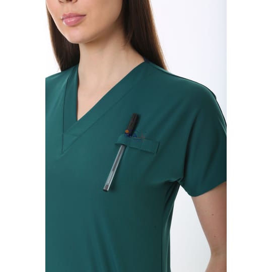 Тъмнозелен