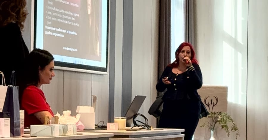 AADHIRA търси Пловдив.