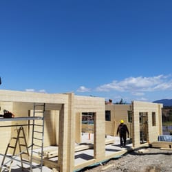 Дървена къща в Добринище