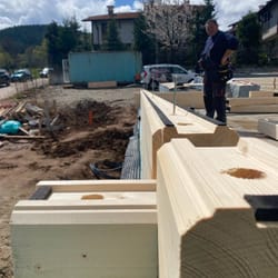 Дървена къща в Добринище