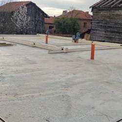 Дървена къща в Добринище