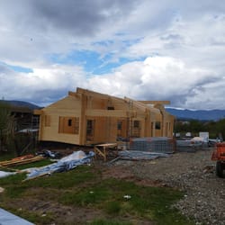 Дървена къща в Добринище