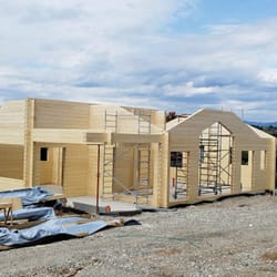 Дървена къща в Добринище