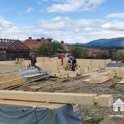 Дървена къща в Добринище