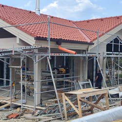 Дървена къща в Добринище