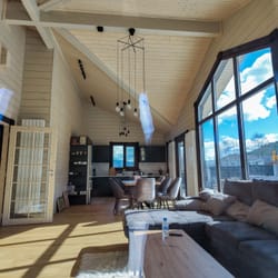 Дървена къща в Добринище