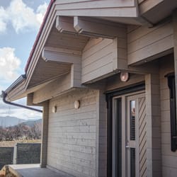 Дървена къща в Добринище