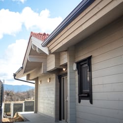 Дървена къща в Добринище