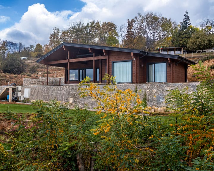 дървена къща Добринище