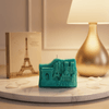 Ръчно изработена соева свещ Paris от MagicMade Candle Bar с аромат Топла прегръдка и дизайн на Айфеловата кула.