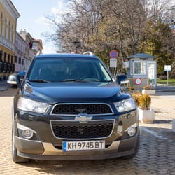 Black Chevrolet Captiva