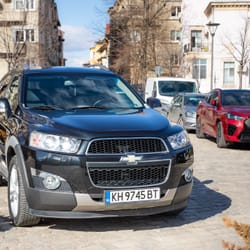 Black Chevrolet Captiva