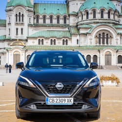 Black Nissan Qashqai