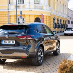 Black Nissan Qashqai