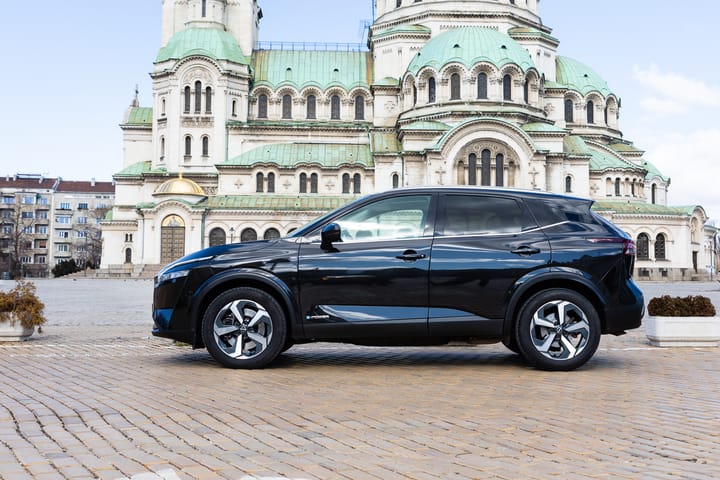 Black Nissan Qashqai side view