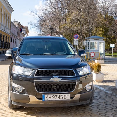Black Chevrolet Captiva