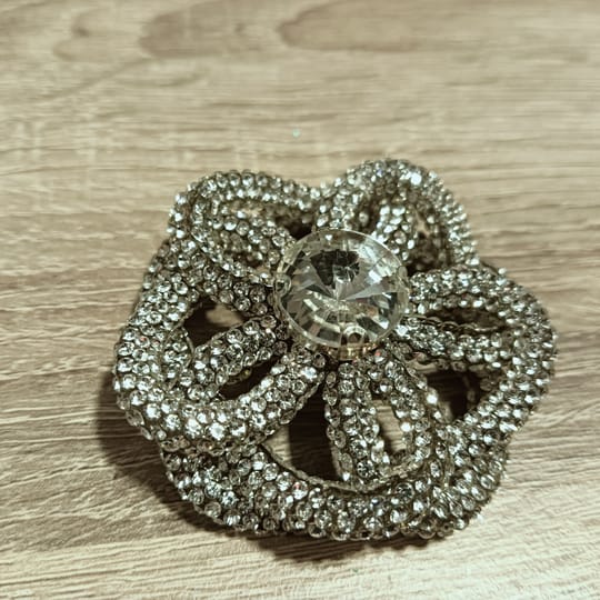 Брошка с кристали /03