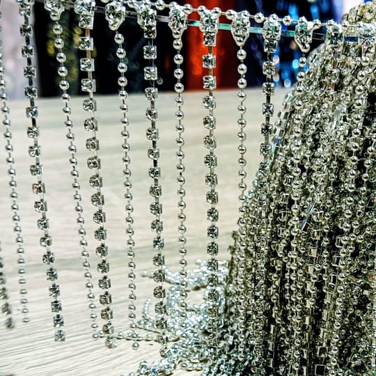 Ресни с камъни /01