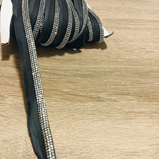 Паспел с шнур от камъни /16