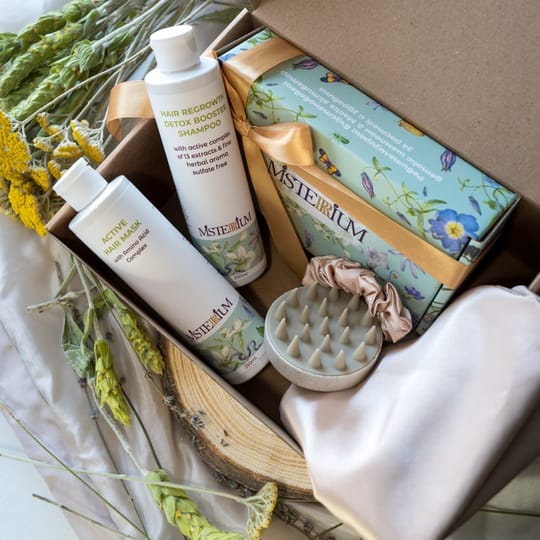 Подаръчен комплект - MISTERRIUM, сатенена калъфка и масажор за скалп + ПОДАРЪК Мист за коса Peach Blossom