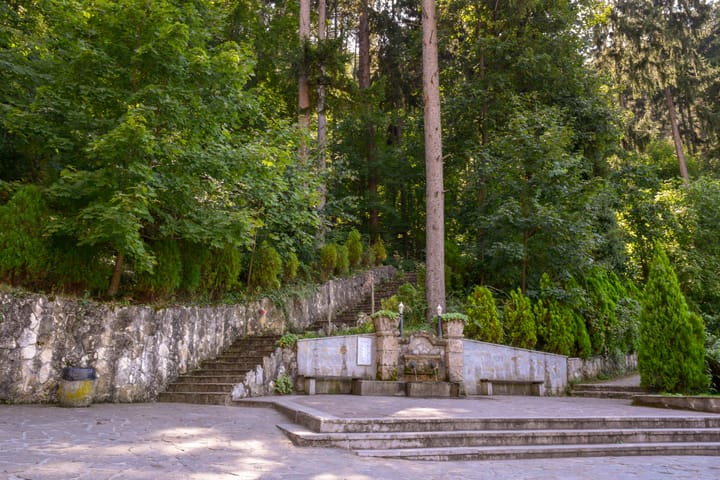 Долната чешма с изворна вода